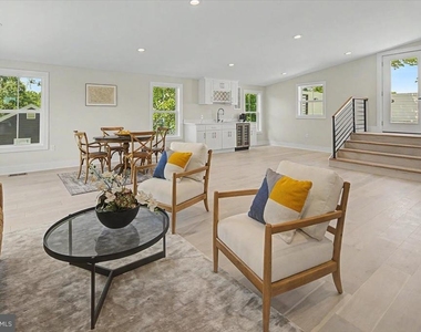 2902 Vista Street Ne - Photo Thumbnail 4