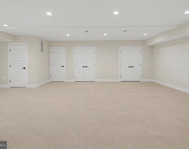 2902 Vista Street Ne - Photo Thumbnail 76