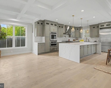 2902 Vista Street Ne - Photo Thumbnail 16
