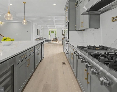 2902 Vista Street Ne - Photo Thumbnail 27