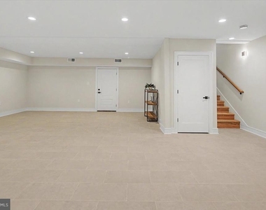 2902 Vista Street Ne - Photo Thumbnail 77