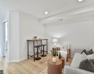 1268 16th Street Ne - Photo Thumbnail 3