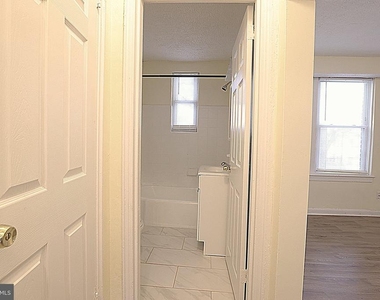 4329 Halley Terrace Se - Photo Thumbnail 7