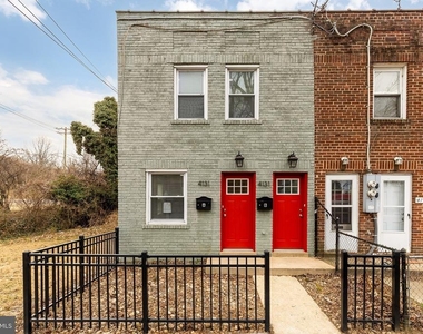 4131 Hunt Place Ne - Photo Thumbnail 1