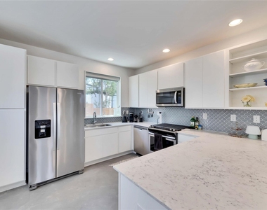 814 N Bluff Dr - Photo Thumbnail 8