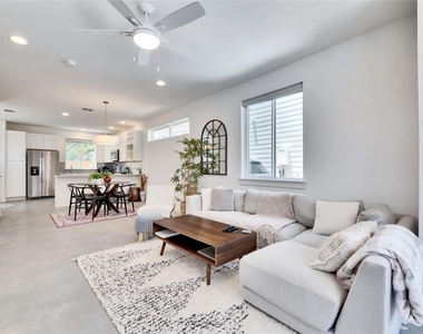 814 N Bluff Dr - Photo Thumbnail 2