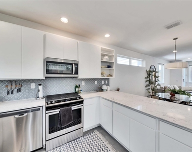 814 N Bluff Dr - Photo Thumbnail 11