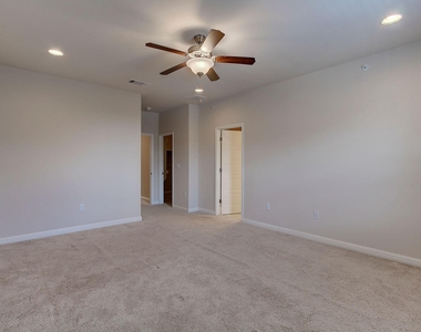 13800 Lyndhurst St - Photo Thumbnail 16