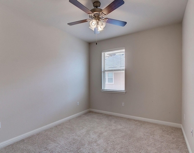 13800 Lyndhurst St - Photo Thumbnail 19