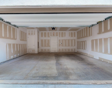 13800 Lyndhurst St - Photo Thumbnail 23