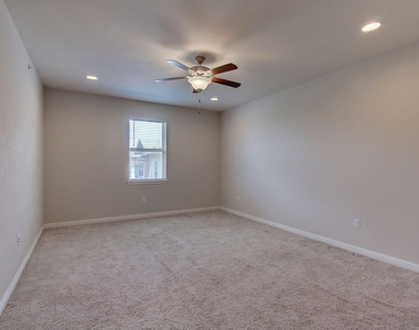 13800 Lyndhurst St - Photo Thumbnail 14