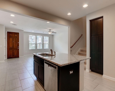 13800 Lyndhurst St - Photo Thumbnail 11