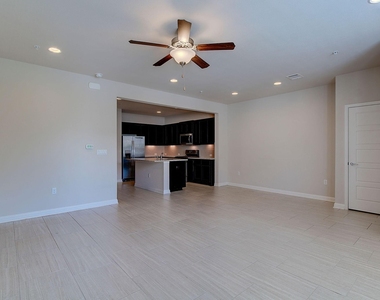 13800 Lyndhurst St - Photo Thumbnail 5