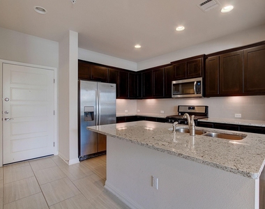 13800 Lyndhurst St - Photo Thumbnail 8