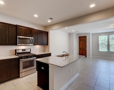 13800 Lyndhurst St - Photo Thumbnail 10