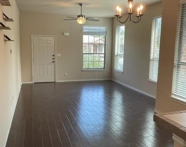 118 Creekside Villa Dr - Photo Thumbnail 6
