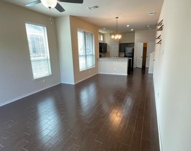 118 Creekside Villa Dr - Photo Thumbnail 5