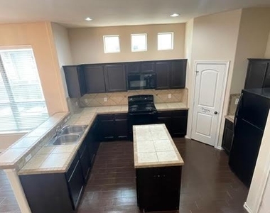 118 Creekside Villa Dr - Photo Thumbnail 4