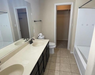 118 Creekside Villa Dr - Photo Thumbnail 18