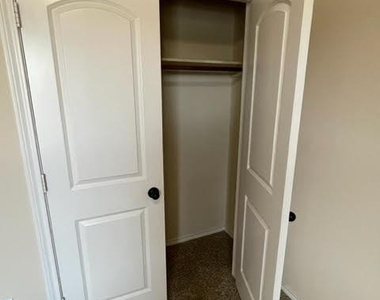 118 Creekside Villa Dr - Photo Thumbnail 13