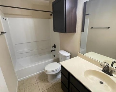 118 Creekside Villa Dr - Photo Thumbnail 12