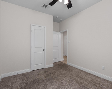 3021 Angelina Ct - Photo Thumbnail 17