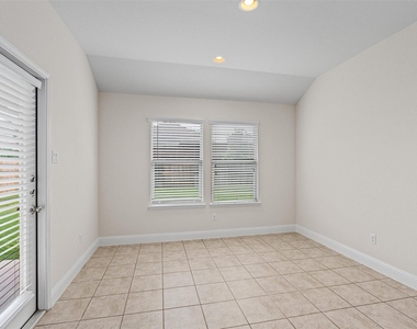 3021 Angelina Ct - Photo Thumbnail 4