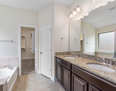 3021 Angelina Ct - Photo Thumbnail 9