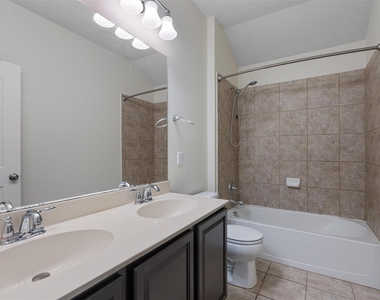 3021 Angelina Ct - Photo Thumbnail 15