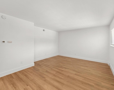 7929 Gault St - Photo Thumbnail 6