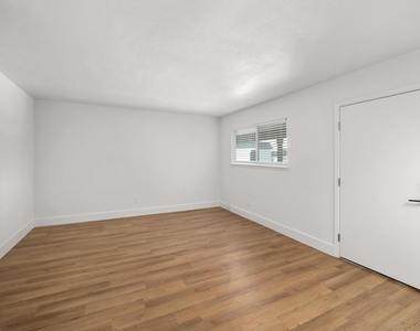 7929 Gault St - Photo Thumbnail 5