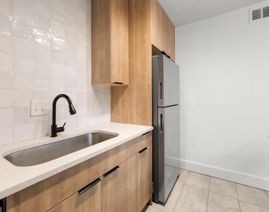 7929 Gault St - Photo Thumbnail 8
