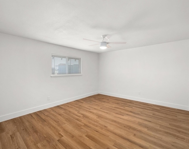 7929 Gault St - Photo Thumbnail 9