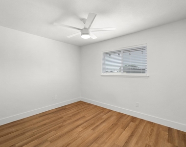 7929 Gault St - Photo Thumbnail 14