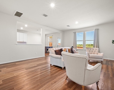 632 Pepperbark Loop - Photo Thumbnail 4