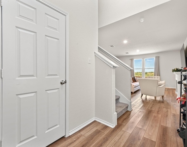 632 Pepperbark Loop - Photo Thumbnail 3