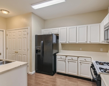 2858 Southampton Way - Photo Thumbnail 2
