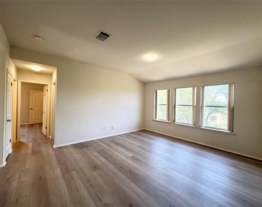 1101 Wood Creek Dr - Photo Thumbnail 20