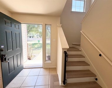 1101 Wood Creek Dr - Photo Thumbnail 4