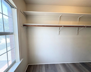 1101 Wood Creek Dr - Photo Thumbnail 26