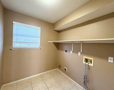 1101 Wood Creek Dr - Photo Thumbnail 32