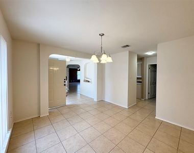 1101 Wood Creek Dr - Photo Thumbnail 5