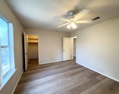 1101 Wood Creek Dr - Photo Thumbnail 25
