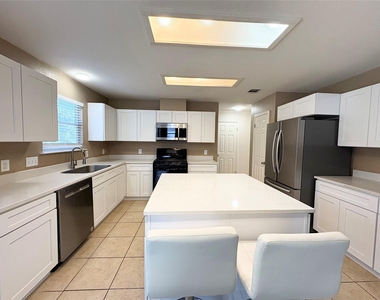 1101 Wood Creek Dr - Photo Thumbnail 12
