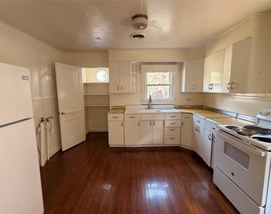 1019 Chestnut St - Photo Thumbnail 3