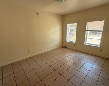 1019 Chestnut St - Photo Thumbnail 4