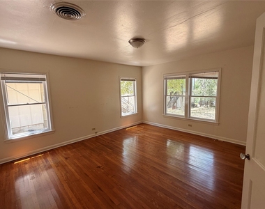 1019 Chestnut St - Photo Thumbnail 6