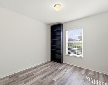 1216 Violet Ln - Photo Thumbnail 16