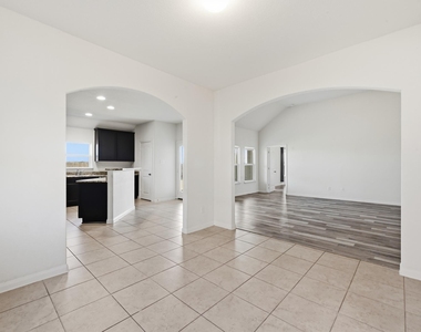 1216 Violet Ln - Photo Thumbnail 10