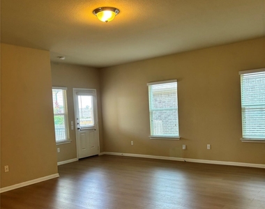 1602 Atlas Rd - Photo Thumbnail 2